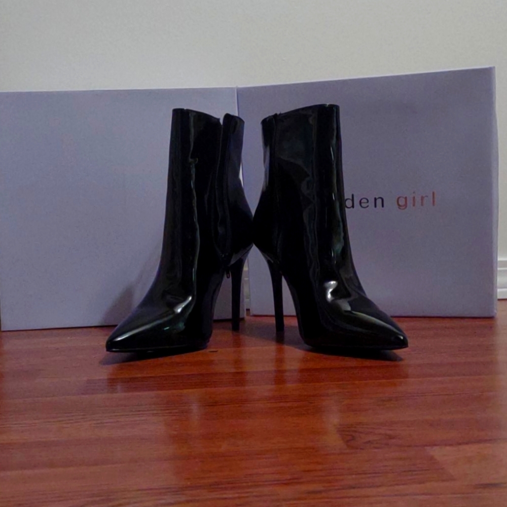 Madden Girl Leather Black Boots 11